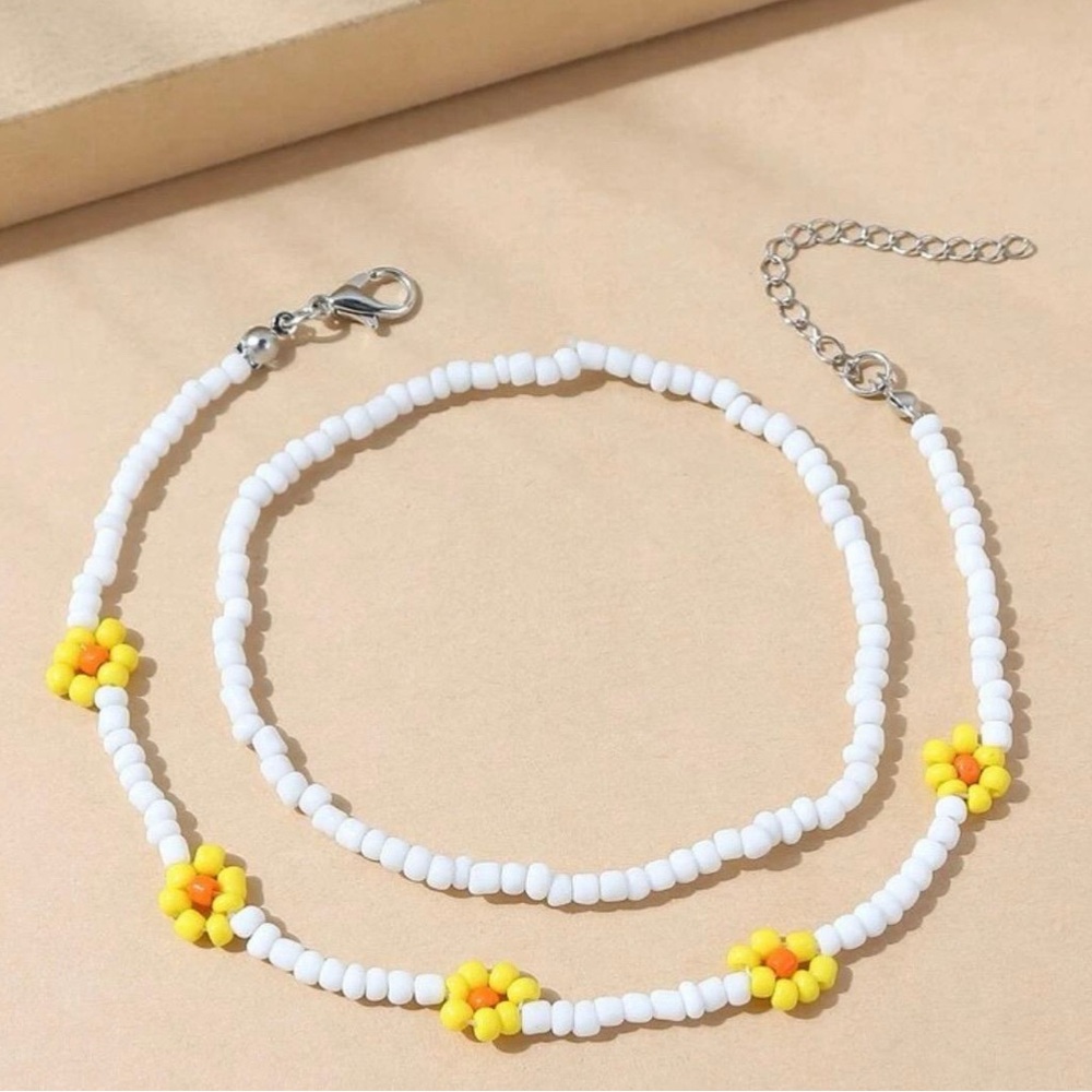 🌼 NEW Beautiful White & Yellow Stretchy Beaded Anklet 2 Set Beachwear